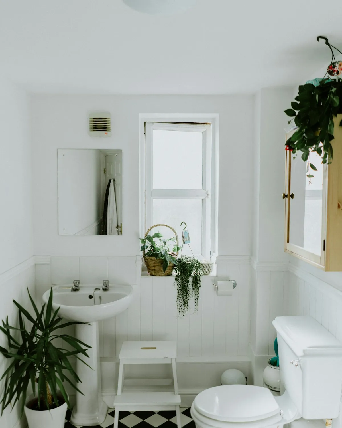 Saniertes Badezimmer mit bodenebener Dusche